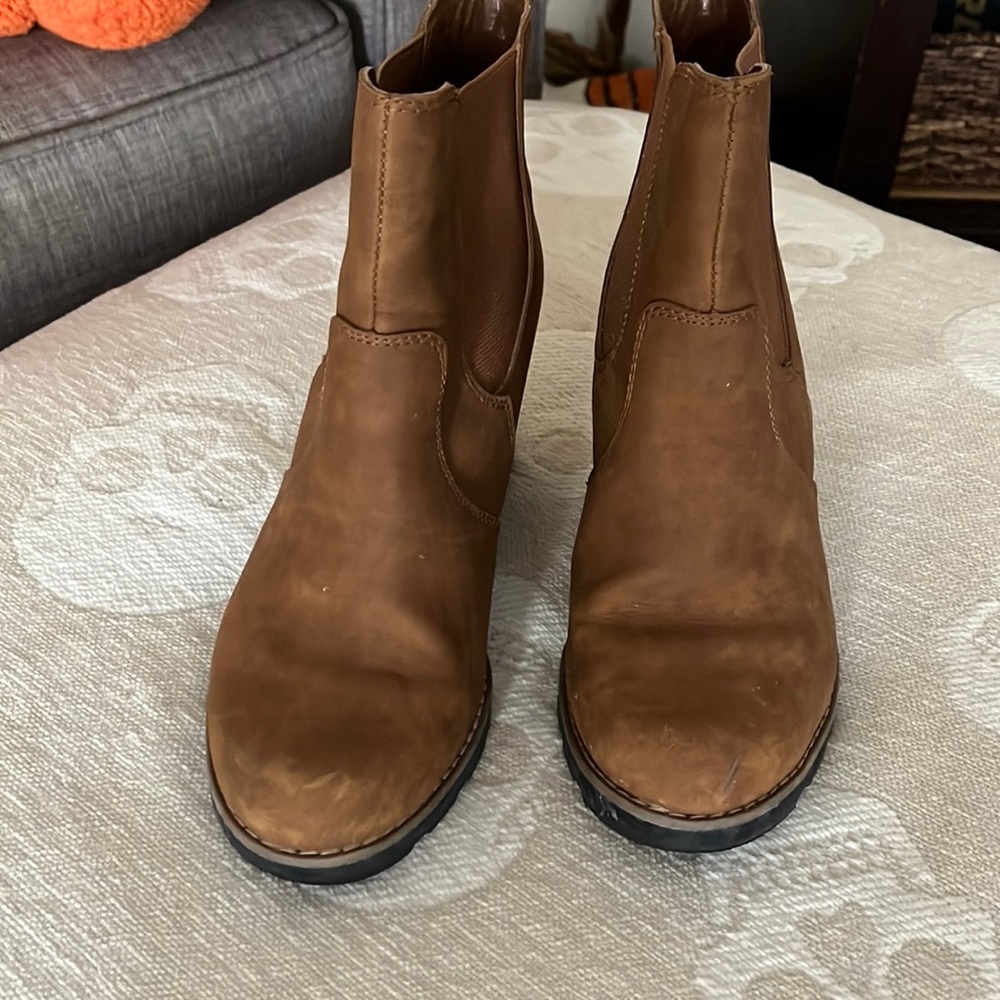 7.5 universal threads stacked heel bootie